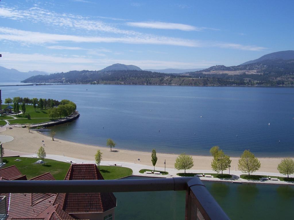 Sunset Waterfront Resort By Kelownacondorentals Værelse billede