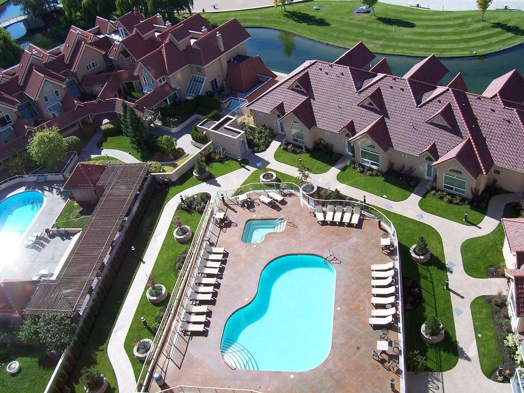 Sunset Waterfront Resort By Kelownacondorentals Eksteriør billede