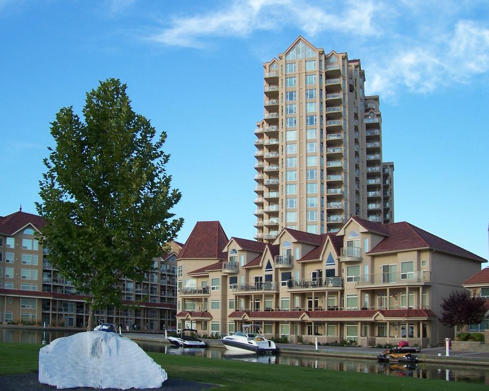 Sunset Waterfront Resort By Kelownacondorentals Eksteriør billede