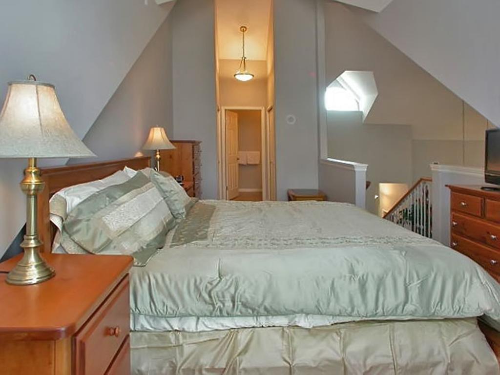 Sunset Waterfront Resort By Kelownacondorentals Værelse billede
