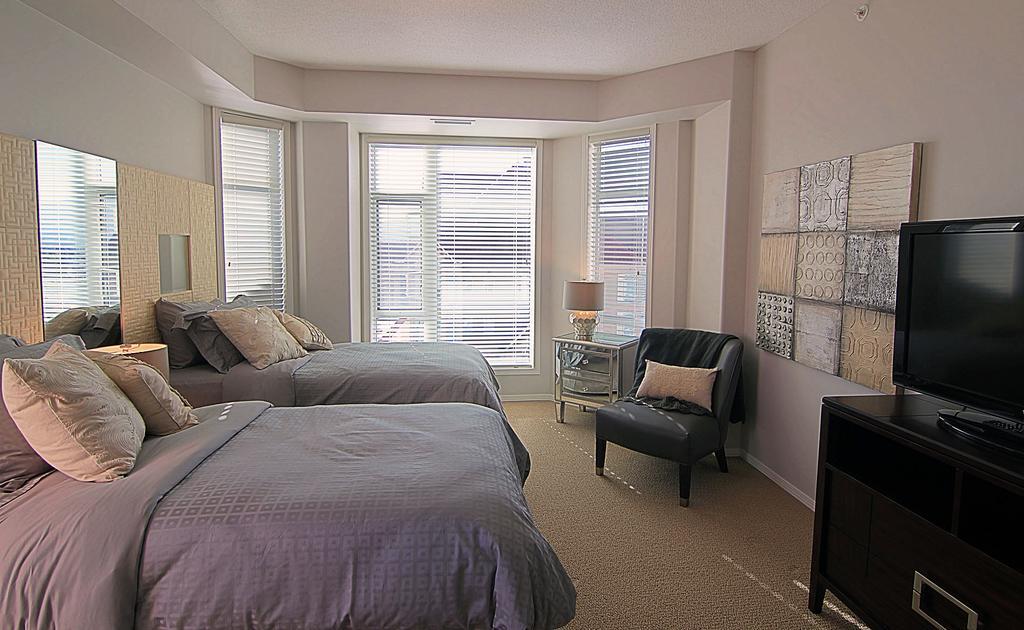 Sunset Waterfront Resort By Kelownacondorentals Eksteriør billede