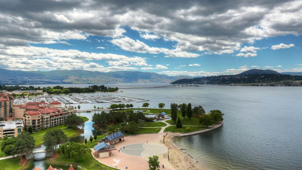 Sunset Waterfront Resort By Kelownacondorentals Eksteriør billede