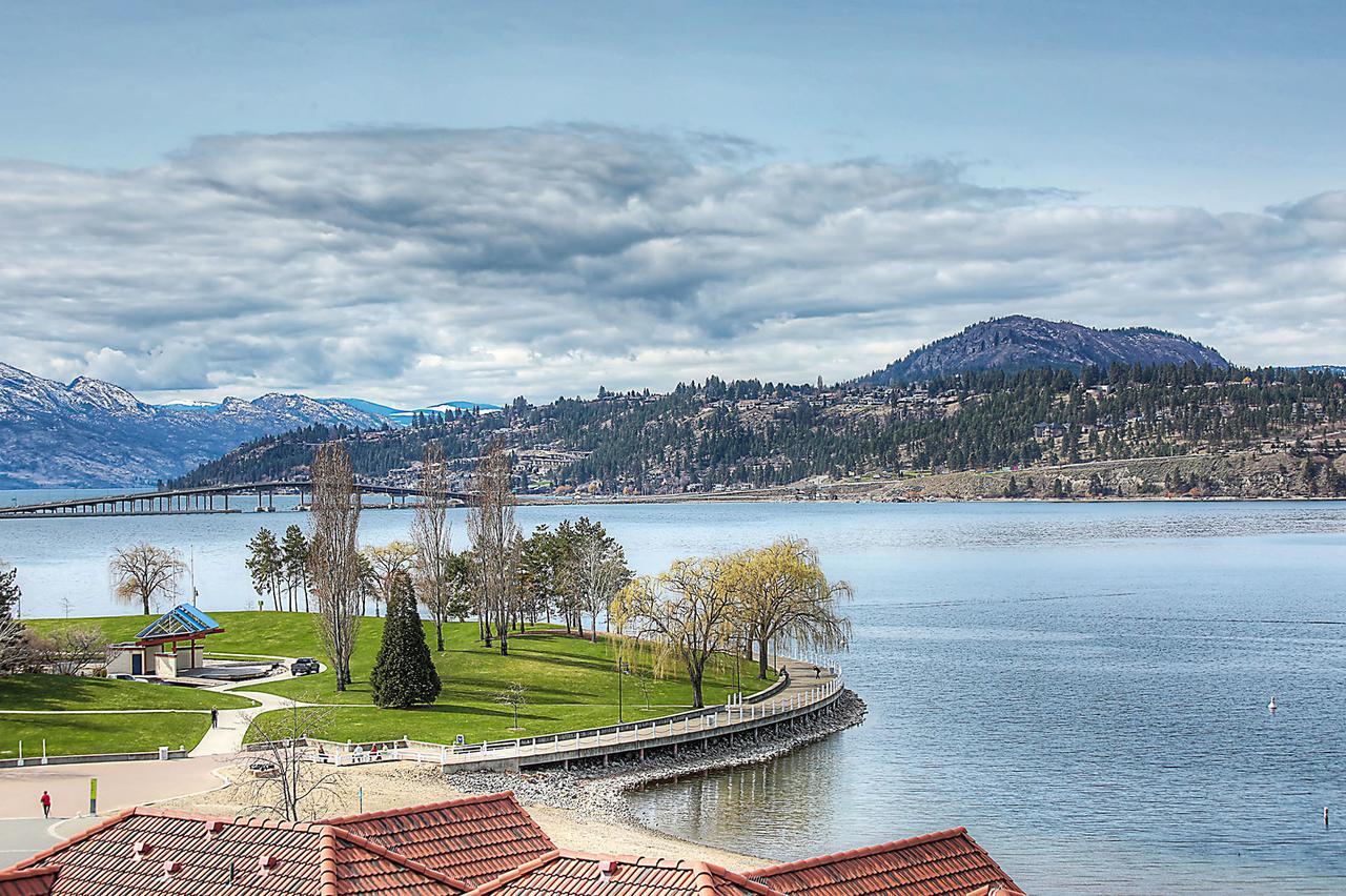 Sunset Waterfront Resort By Kelownacondorentals Eksteriør billede