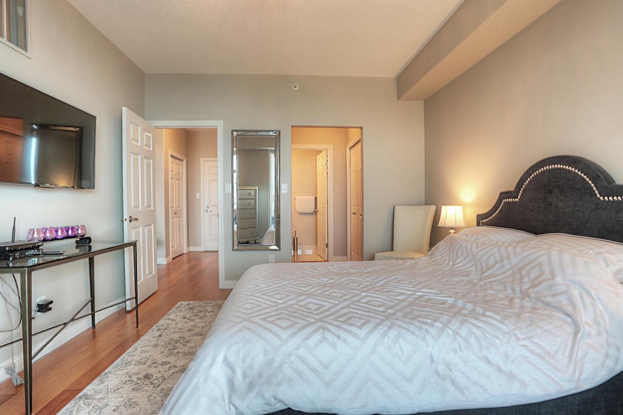 Sunset Waterfront Resort By Kelownacondorentals Eksteriør billede