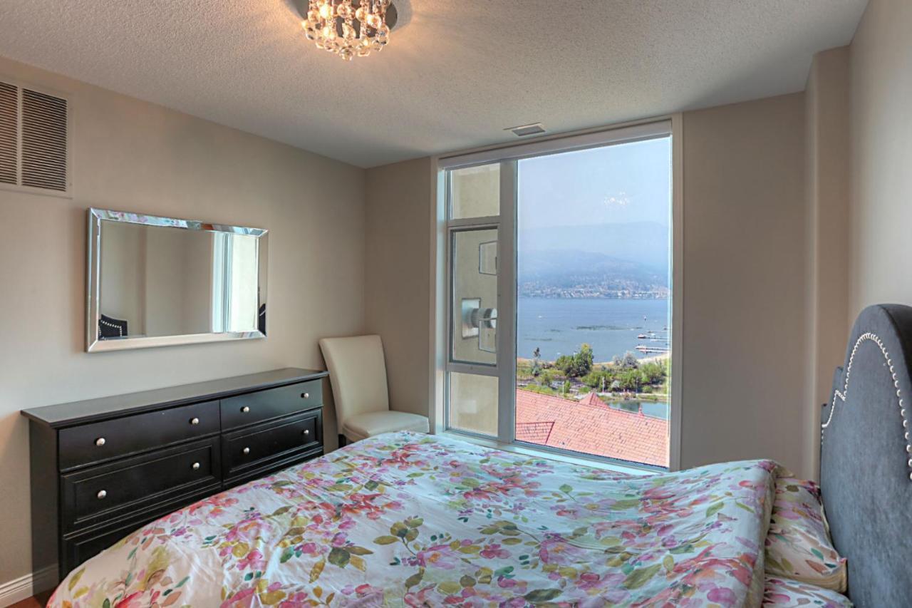 Sunset Waterfront Resort By Kelownacondorentals Eksteriør billede