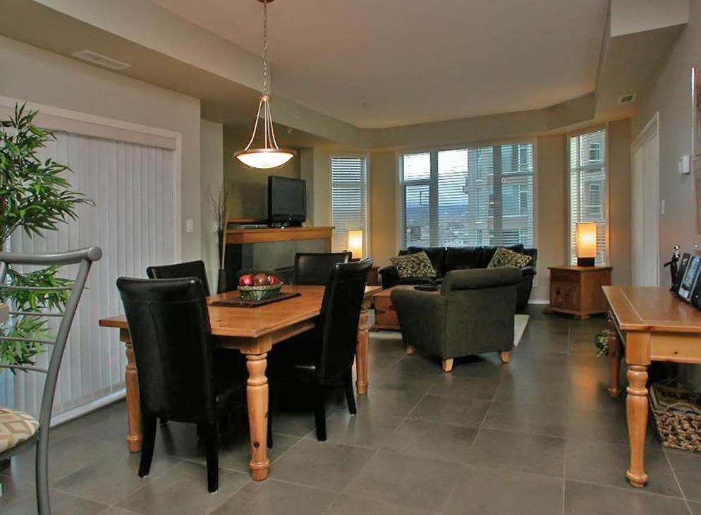 Sunset Waterfront Resort By Kelownacondorentals Eksteriør billede